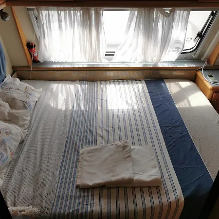 Sea Caravan/camper On The كيتن