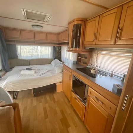 Sea Caravan/camper On The Къмпинг *
