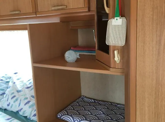 مكان تخييم Sea Caravan/camper On The كيتن