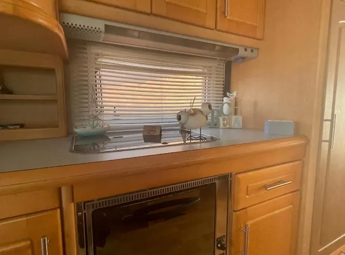 مكان تخييم Sea Caravan/camper On The كيتن