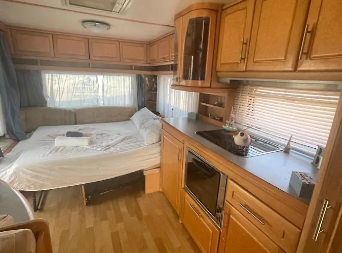 Sea Caravan/camper On The مكان تخييم *