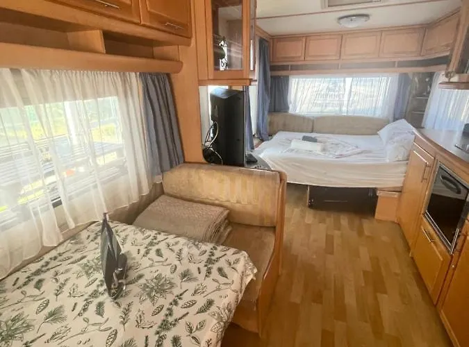 Sea Caravan/camper On The مكان تخييم كيتن