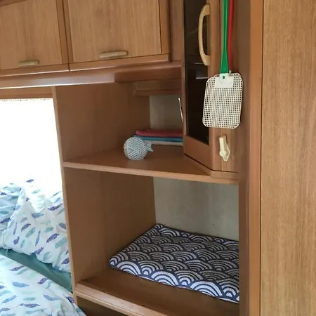 مكان تخييم Sea Caravan/camper On The كيتن