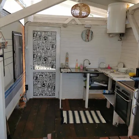 Sea Caravan/camper On The * كيتن