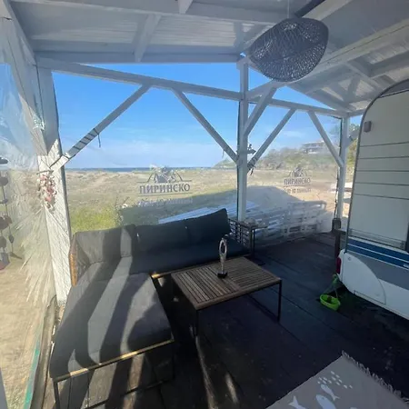 مكان تخييم Sea Caravan/camper On The