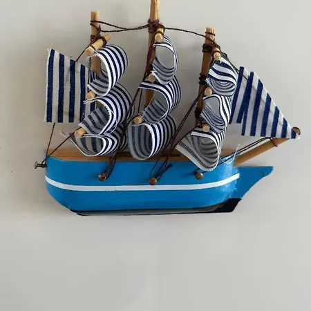 مكان تخييم Sea Caravan/camper On The *