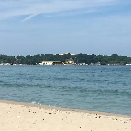 Sea Caravan/camper On The Campsite *